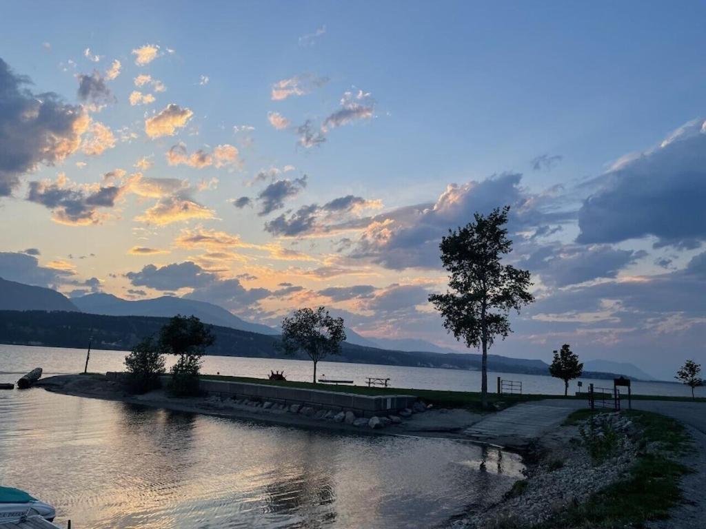 Akiskinook At Windermere Lake - Private Beach Access - New Pool And Hot Tub Now Open! Інвермір Екстер'єр фото