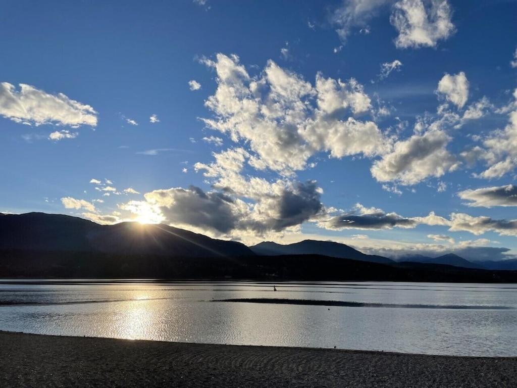 Akiskinook At Windermere Lake - Private Beach Access - New Pool And Hot Tub Now Open! Інвермір Екстер'єр фото